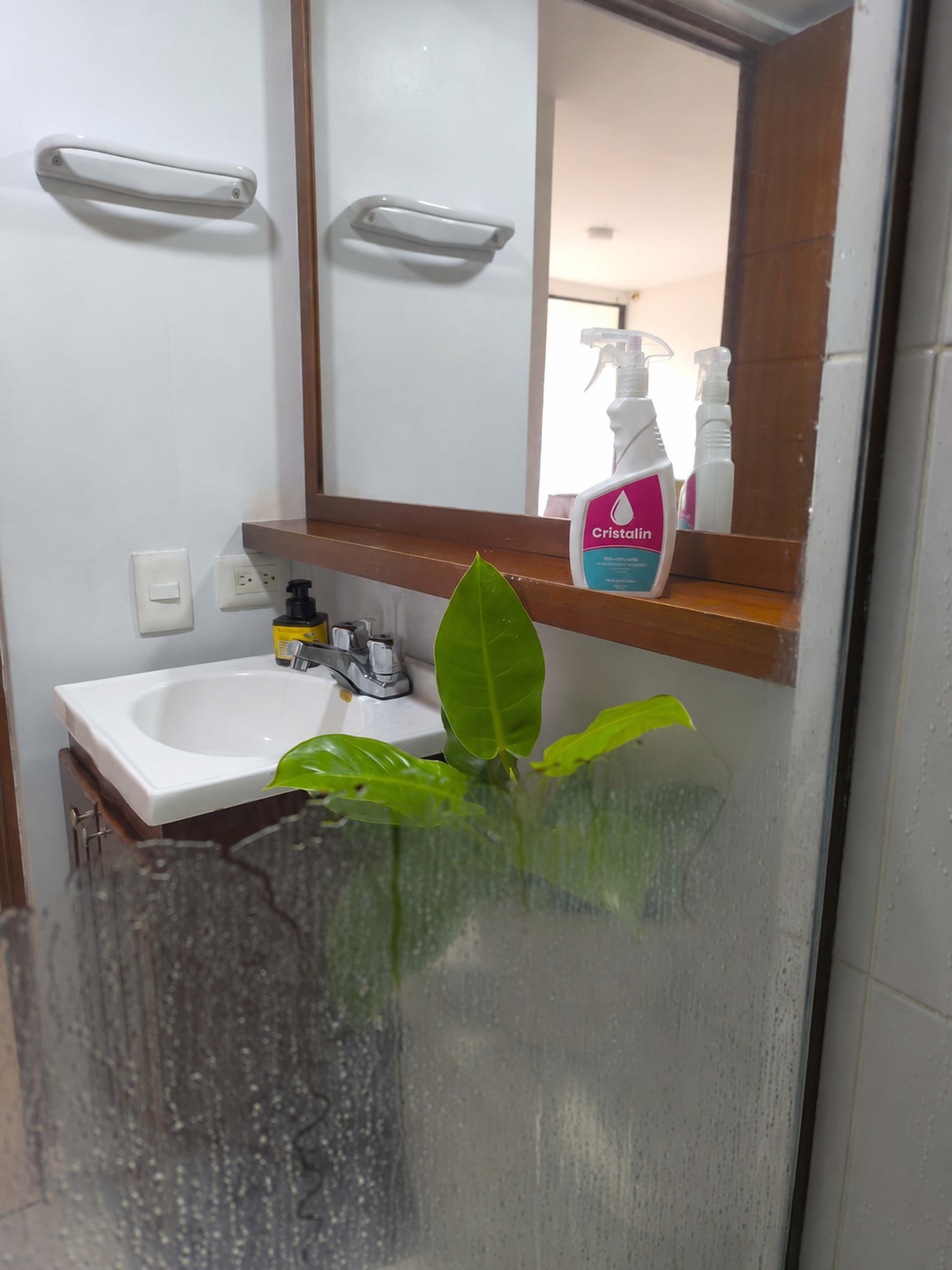 Vidrio de baño transparente después del tratamiento Cristalín